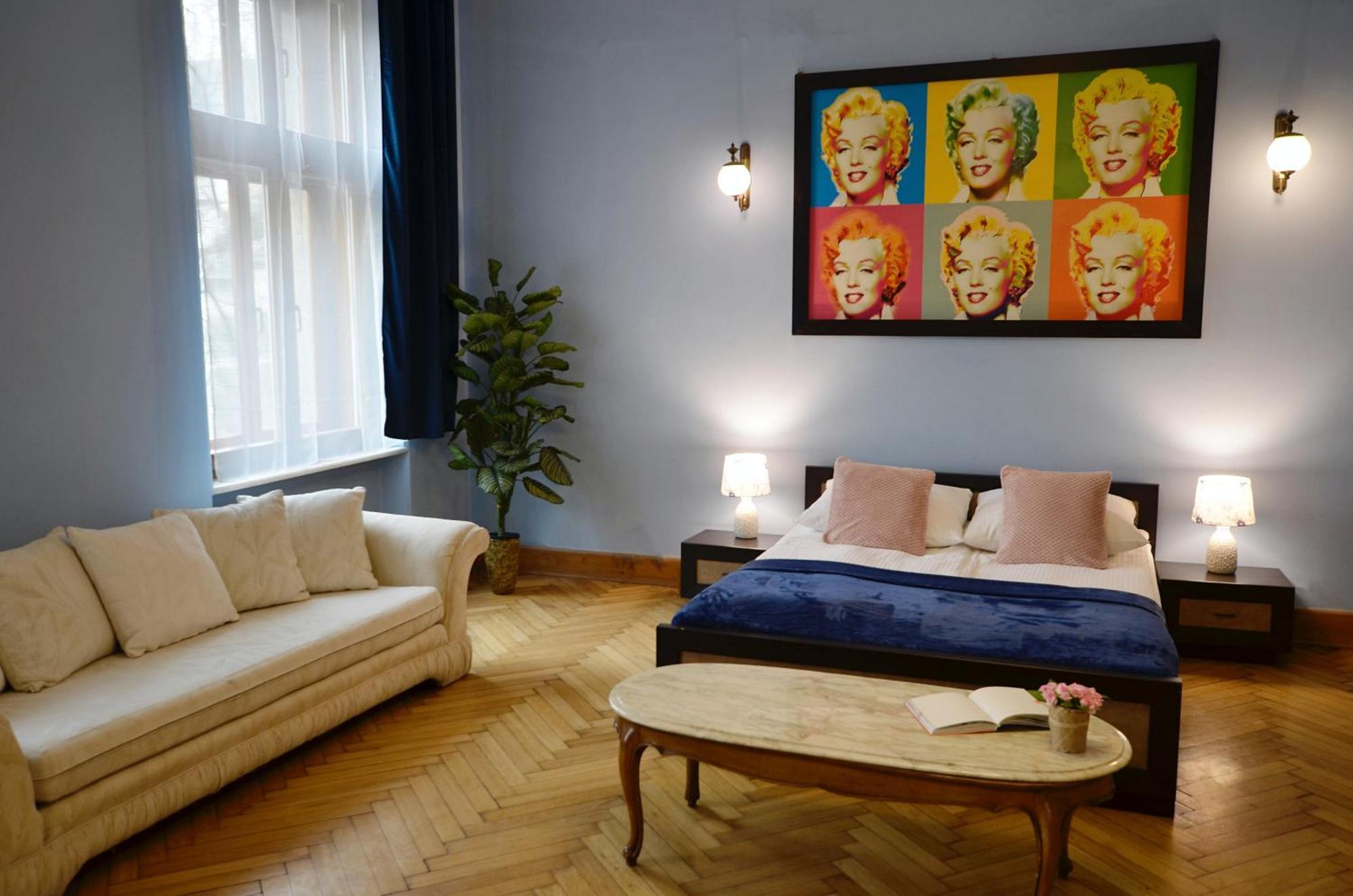 P&j Florianska Apartmán *